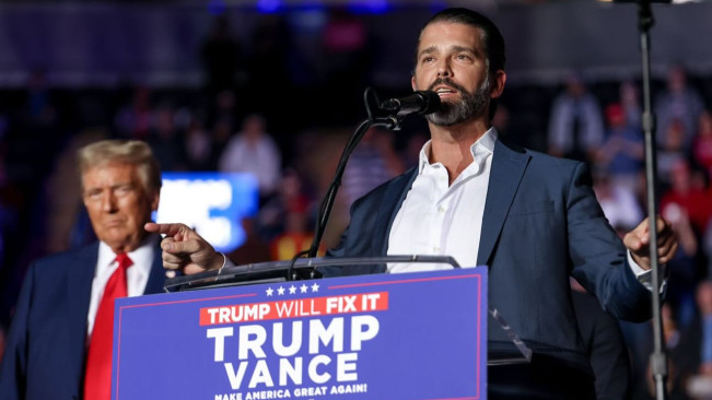 Donald Trump Jr bersama ayahnya Donald Trump . (ig @donaldtrumpjr)